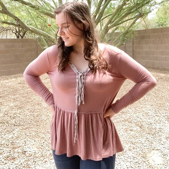 Long sleeve lace detailed Nanamacs mauve shirt. - Picture 3 of 7